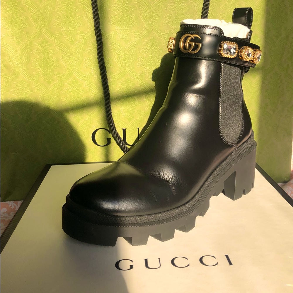 Brand new Gucci leather ankle boot with belt - Picture 5 of 6
